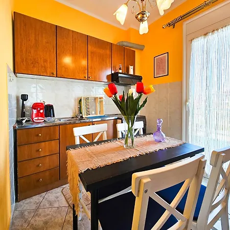 Maria'S Apartment With Private Parking