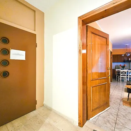 Maria'S Apartment With Private Parking